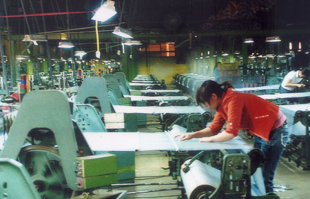 Nhà máy dệt lụa tơ tằm Kimônô, Khu Công nghiệp Lộc Sơn, TP Bảo Lộc - một trong những doanh nghiệp luôn đứng vững trên thị trường xuất khẩu