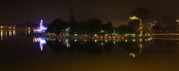 Đêm hồ Xuân Hương