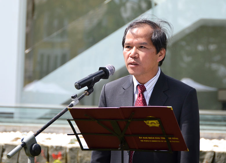 Ông Nguyễn Xuân Tiến - UVTW Đảng, Phó Bí thư, Chủ tịch UBND tỉnh phát biểu khai mạc Tuần văn hóa Pháp tại Đà Lạt