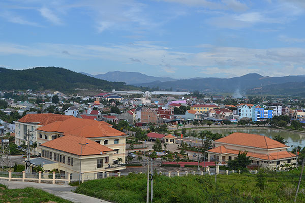Trung tâm thị trấn Đinh Văn (Lâm Hà). Ảnh: Văn Báu