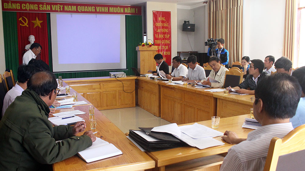 Đoàn Đại biểu Quốc hội khóa 14, đơn vị tỉnh Lâm Đồng tiến hành khảo sát việc chấp hành pháp luật về quản lý, bảo vệ rừng tại Vườn quốc gia Bidoup - Núi Bà. Ảnh: N.Thu