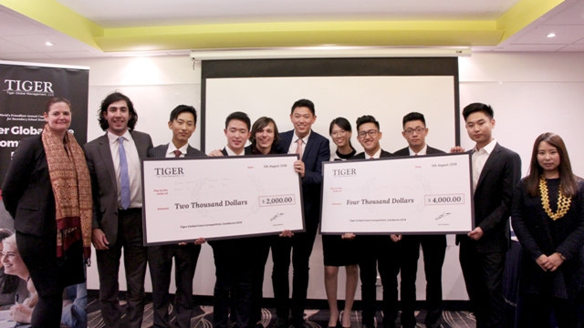 3 học sinh Lâm Đồng (bìa phải) xuất sắc đoạt giải nhất cuộc thi với giải thưởng 4.000 đô la Úc