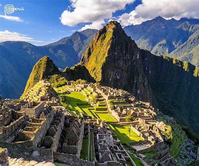 Vào thế kỷ 15 – 16, Machu Picchu của Peru là khu vườn hoàng gia và nơi tôn giáo linh thiêng của những người lãnh đạo Inca. Sau đó 1 thế kỷ, những cuộc xâm lược của Tây Ban Nha đã khiến nền văn minh Inca bị chấm dứt. Năm 1911, người ta tìm thấy ở đây lưu lại hơn 3.000 bậc thang và 150 tòa nhà