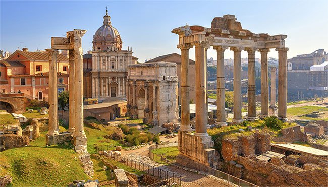 Công trình di tích cổ này nằm ở Rome, Italy. Vào thế kỷ thứ 7, nơi đây là nơi chôn cất của người Etruscan. Sau này nó trở thành trung tâm kinh tế, chính trị và văn hóa của La Mã cổ đại.