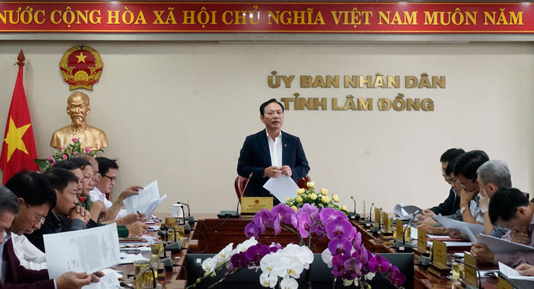 Phó Chủ tịch UBND tỉnh Nguyễn Văn Yên chủ trì cuộc họp đánh giá tình hình KT - XH tháng 10