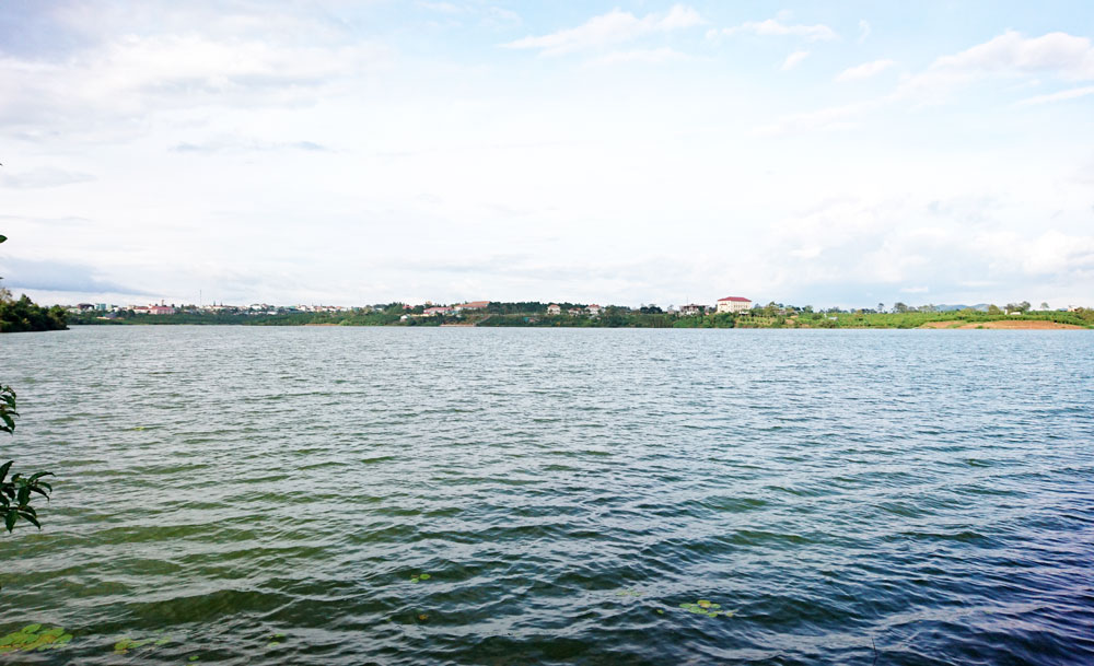 Sử dụng nguồn nước mặt từ hồ Lộc Thắng (huyện Bảo Lâm) để cung cấp cho Nhà máy nước công suất 17.000 m3/ngày đêm tại Bảo Lộc từ nguồn vốn ODA của Chính phủ Đan Mạch. Ảnh: Ð.Anh