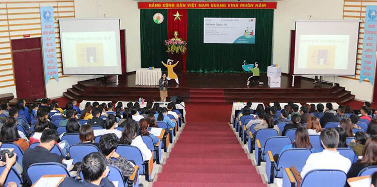 Sinh viên Đại học Đà Lạt tham gia tập huấn rèn luyện kỹ năng số. Ảnh: D.Nguyễn