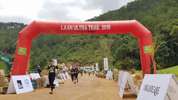 Vận động viên tham gia giải La An Ultra Trail 2019 xuất phát