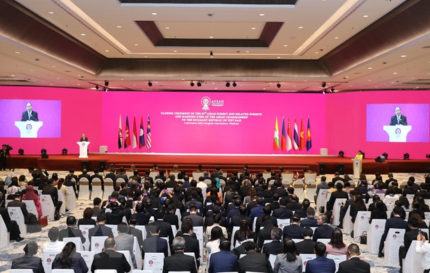 Thủ tướng Nguyễn Xuân Phúc phát biểu tại Lễ bế mạc Hội nghị Cấp cao ASEAN 35 và tiếp nhận vai trò Chủ tịch ASEAN của Việt Nam năm 2020