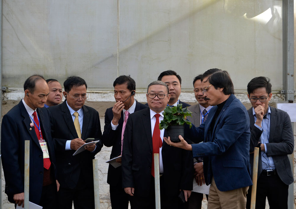 Lãnh đạo ba đoàn đại biểu Việt Nam, Lào, Campuchia thăm Công ty Dalat Hasfarm 
