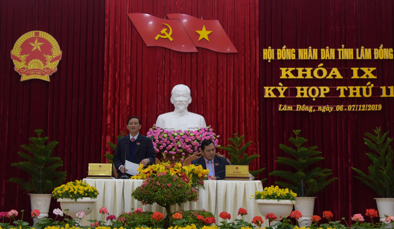 Chủ tọa điều hành phiên chất vấn tại kỳ họp thứ 11 HĐND tỉnh Lâm Đồng khóa IX
