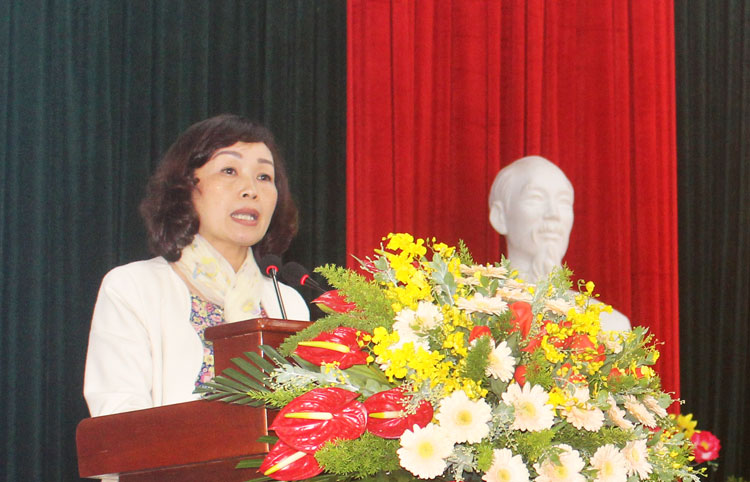 Bí thư Thành ủy, Chủ tịch HĐND TP Đà Lạt Huỳnh Thị Thanh Xuân phát biểu bế mạc kỳ họp thứ 14