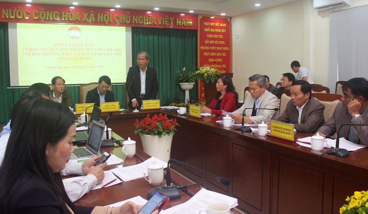 Bí thư Tỉnh ủy Lâm Đồng Nguyễn Xuân Tiến phát biểu ghi nhận đóng góp của MTTQ và các tổ chức thành viên trong thành tựu phát triển kinh tế - xã hội  của tỉnh