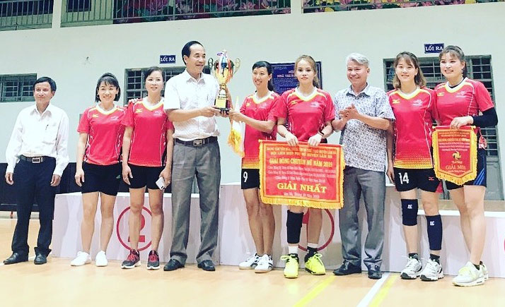 Đội bóng chuyền nữ Đông Thanh giành Cúp vô địch bóng chuyền nữ Lâm Hà năm 2019.