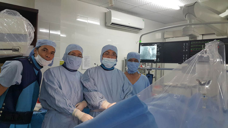 Nhân lực BVĐK Lâm Đồng được huấn luyện đào tạo và triển khai kỹ thuật cấy máy tạo nhịp tim vĩnh viễn từ năm 2017