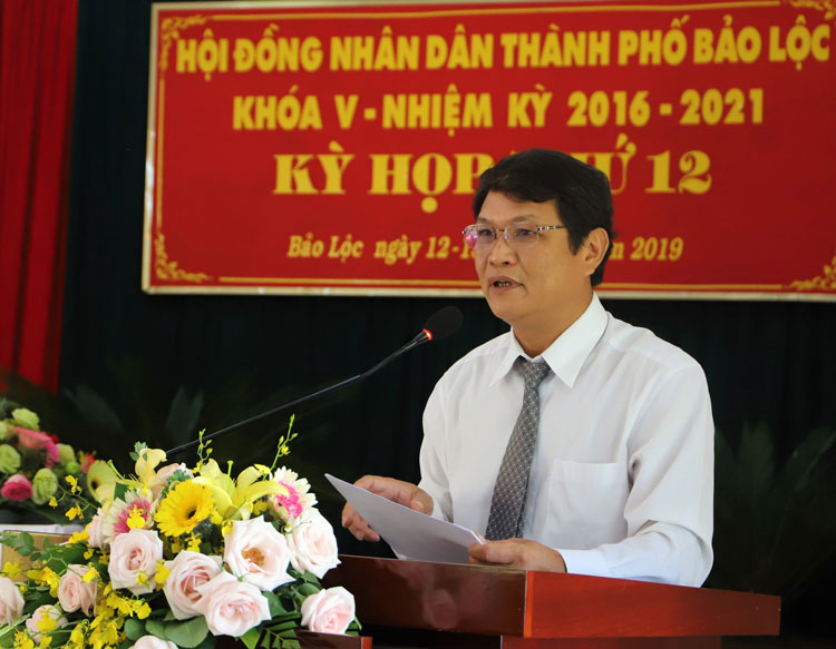 Ông Phùng Ngọc Hạp – Chủ tịch HĐND TP Bảo Lộc phát biểu bế mạc kỳ họp