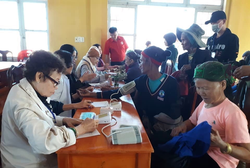 Đoàn từ thiện khám bệnh cho bà con Đạ K'Nàng, huyện Đam Rông