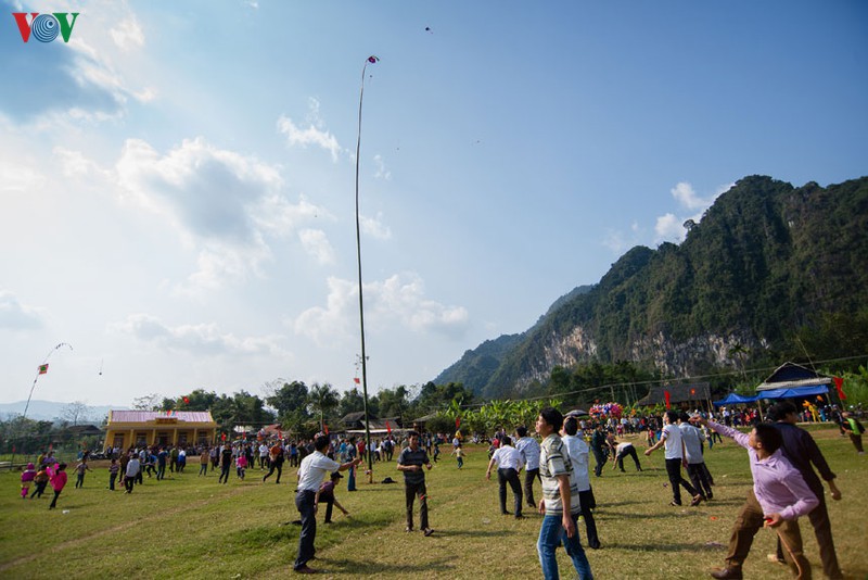 Lễ hội Lồng Tông bản Cuống ở xã Minh Quang, huyện Chiêm Hóa (Tuyên Quang), mở màn cho hàng loạt lễ hội tung còn của người Tày ở tỉnh miền núi này