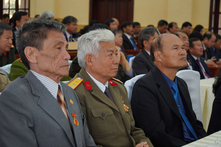 Các thế hệ lãnh đạo và cựu chiến binh các huyện tham dự lễ kỷ niệm