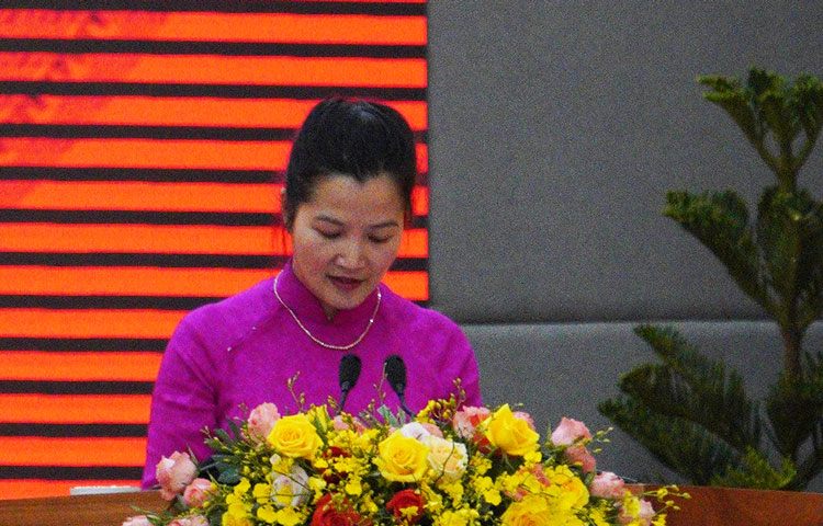 Đồng chí Trần Thị Chúc Quỳnh - Bí thư Tỉnh Đoàn phát biểu tại lễ kỷ niệm