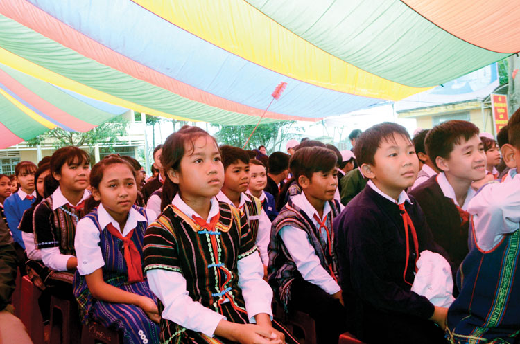 Quy mô giáo dục phát triển đáp ứng cơ bản nhu cầu học tập của con em đồng bào các dân tộc trong tỉnh. 