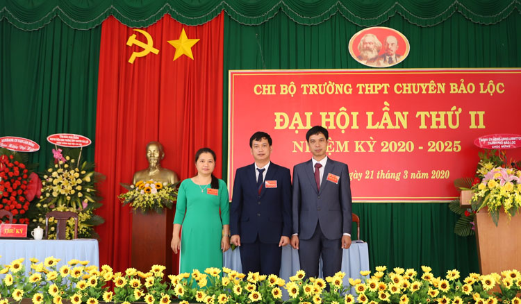 Ban Chi ủy Chi bộ Trường THPT Chuyên Bảo Lộc khóa mới ra mắt Đại hội
