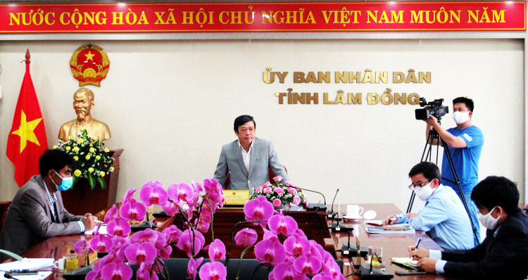 Chủ tịch UBND tỉnh Lâm Đồng Đoàn Văn Việt phát biểu kết luận tại cuộc họp Ban Chỉ đạo phòng chống dịch bệnh Covid-19 trong tình hình mới trên địa bàn tỉnh sáng 23/4