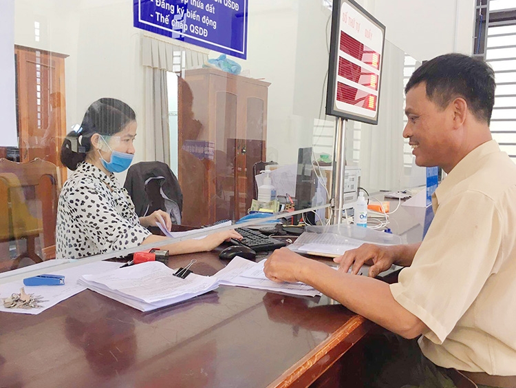  Tiếp nhận hồ sơ tại bộ phận một cửa huyện Đạ Huoai