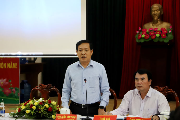Đồng chí Trần Văn Sinh - Trưởng Ban Phong trào Ủy ban Trung ương MTTQ Việt Nam, Trưởng Đoàn công tác phát biểu tại buổi làm việc