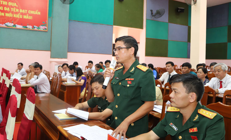 Thảo luận tổ về Đề án nhân sự Ban Chấp hành Đảng bộ huyện Đạ Tẻh khóa IX