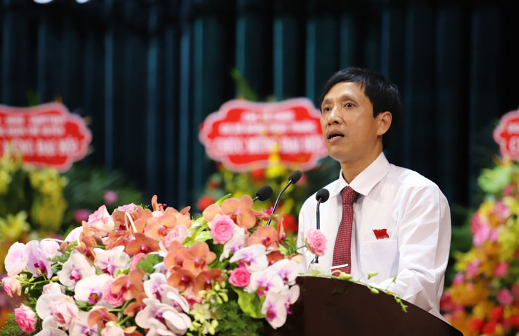 Đồng chí Nguyễn Mạnh Việt – Thay mặt Đoàn Chủ tịch giới thiệu nhân sự Bí thư Huyện ủy
