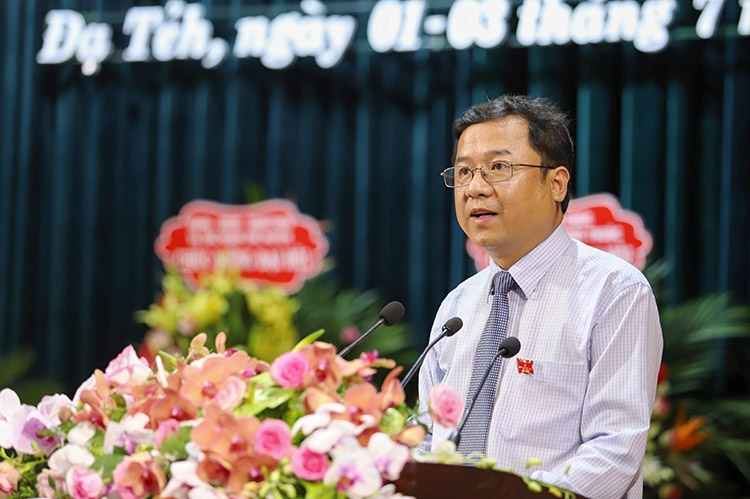 Đồng chí Tôn Thiện Đồng - Bí thư Huyện ủy Đạ Tẻh nhiệm kỳ 2020 - 2025 phát biểu bế mạc Đại hội