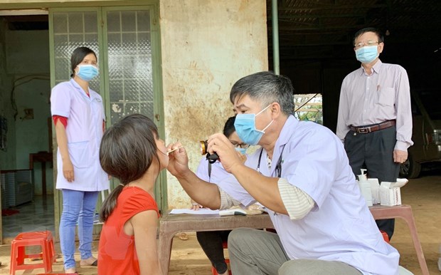Ngành y tế tỉnh Gia Lai thực hiện khám sàng lọc cho người dân tại làng Bông Hiot, xã Hải Yang, huyện Đak Đoa- nơi có ca bệnh bạch hầu tử vong