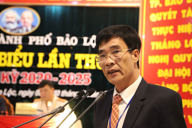 Đồng chí Lê Trọng Tuấn - Trưởng ban Kiểm phiếu báo cáo kết quả bầu cử