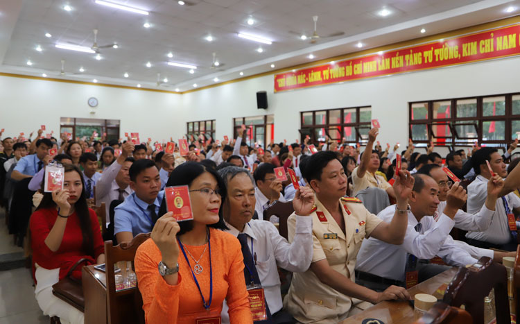 Đại hội biểu quyết thông qua toàn văn Dự thảo Nghị quyết Đại hội Đảng bộ TP Bảo Lộc khóa VI