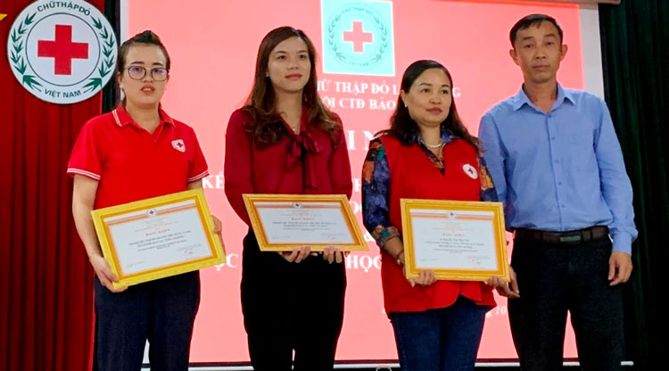 Các tập thể, cá nhân nhận bằng khen của Trung ương Hội CTĐ Việt Nam