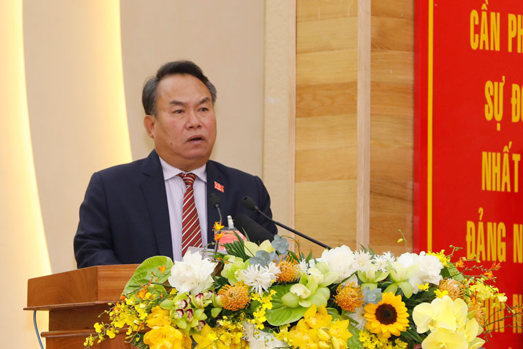 Đồng chí Dương Công Hiệp - Trưởng Ban thẩm tra tư cách đại biểu báo cáo kết quả thẩm tra tư cách đại biểu
