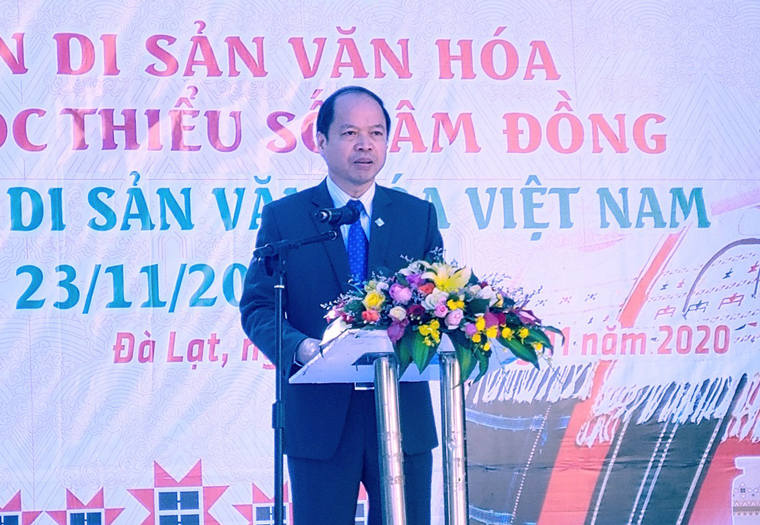 Ông Nguyễn Viết Vân – Giám đốc Sở VH-TT-DL phát biểu khai mạc liên hoan