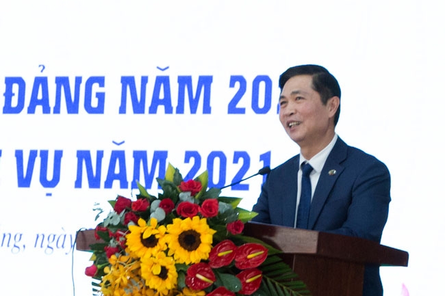 Đồng chí Vũ Minh Thành - Giám đốc Công ty Nhôm Lâm phát biểu tại hội nghị