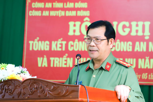 Đại tá Lê Vinh Quy - Giám đốc Công an tỉnh Lâm Đồng phát biểu chỉ đạo tại hội nghị