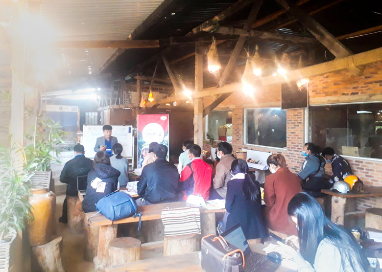 Bồi dưỡng kiến thức du lịch cộng đồng tại HTX cà phê Chapi (Lạc Dương)