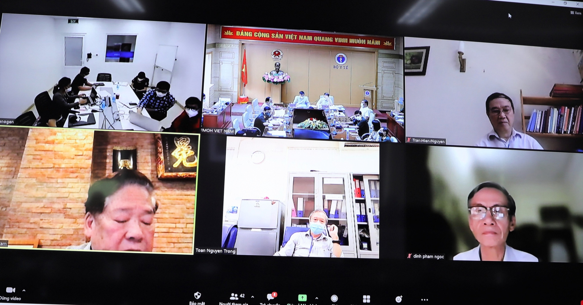 Các chuyên gia, thành viên Hội đồng đạo đức tại cuộc họp sáng 7/8 Ảnh: Nguyễn Nhiên