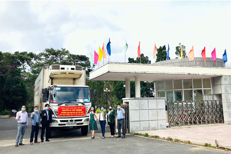 Chuyến xe chở nông sản hỗ trợ Đại học Quốc gia TP Hồ Chí Minh