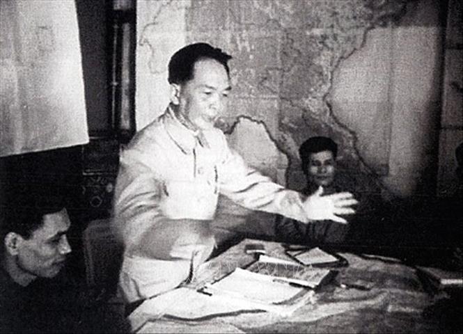17h30 phút ngày 13/3/1954, Đại tướng, Tổng Tư lệnh Võ Nguyên Giáp ra lệnh nổ súng tấn công Tập đoàn cứ điểm Điện Biên Phủ. Ảnh: Tư liệu
