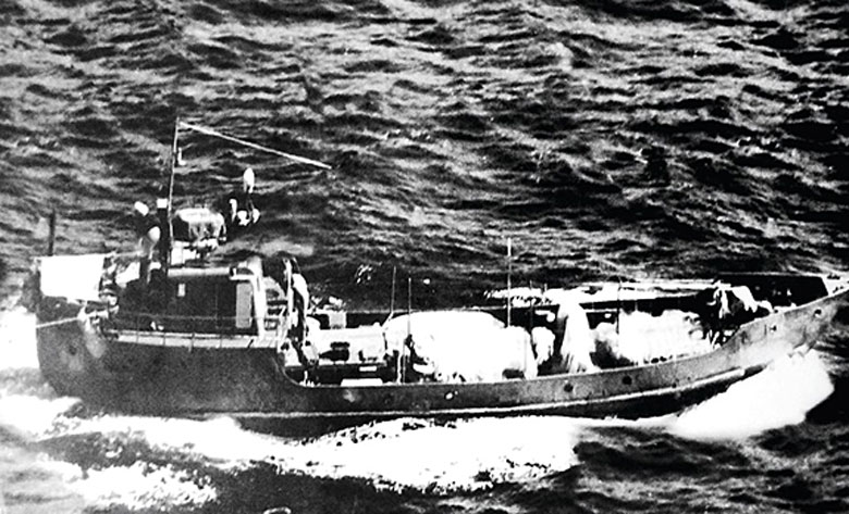 Tàu không số vận chuyển hàng hóa, vũ khí trên tuyến đường Hồ Chí Minh trên biển. Ảnh tư liệu