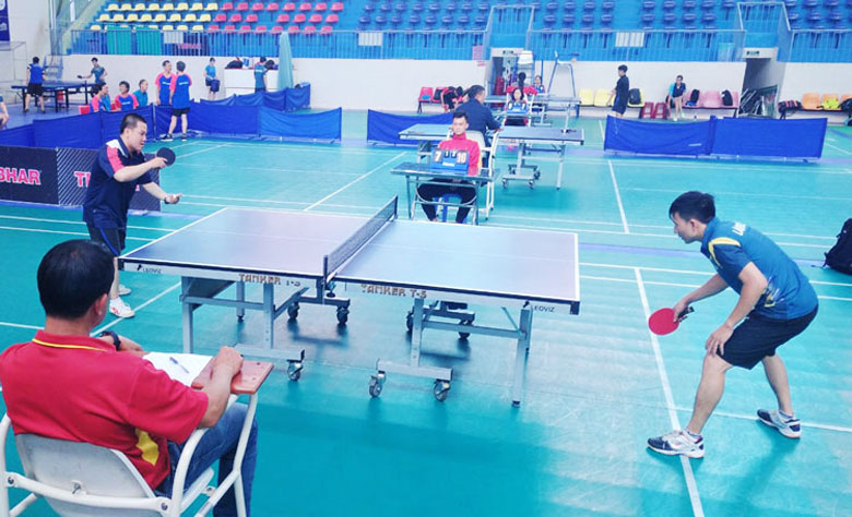 Một trận đấu tại Giải Bóng bàn tỉnh Lâm Đồng năm 2020