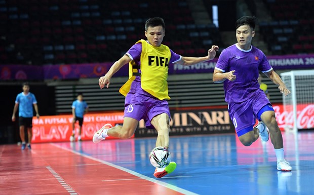 Tuyển Futsal Việt Nam làm quen sân tại nhà thi đấu Klaipeda Arena