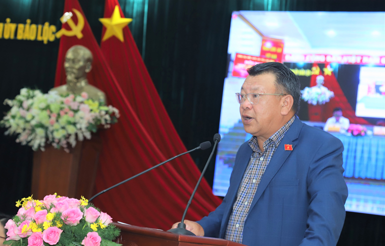 Nguyễn Tạo - Phó Trưởng Đoàn ĐBQH tỉnh Lâm Đồng đã báo cáo tới cử tri các địa phương về dự kiến nội dung chủ yếu của kỳ họp thứ 2, Quốc hội khóa XV