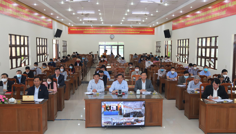Các đại biểu và cử tri tham dự hội nghị tiếp xúc tại TP Bảo Lộc