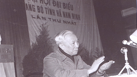 Đồng chí Lê Đức Thọ phát biểu trước Đại hội Đảng bộ tỉnh Hà Nam Ninh lần thứ I - Ảnh tư liệu